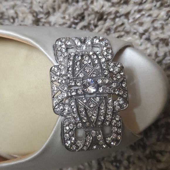 Size 7 White Satin Badgley Mischka Tory Platform - Picture 6 of 6